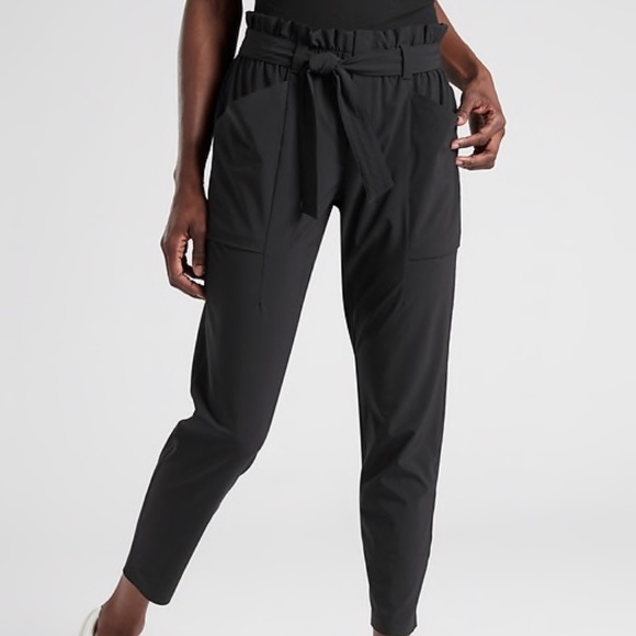 Athleta Pants - Athleta skyline pant, NWOT. Size 4P. Black